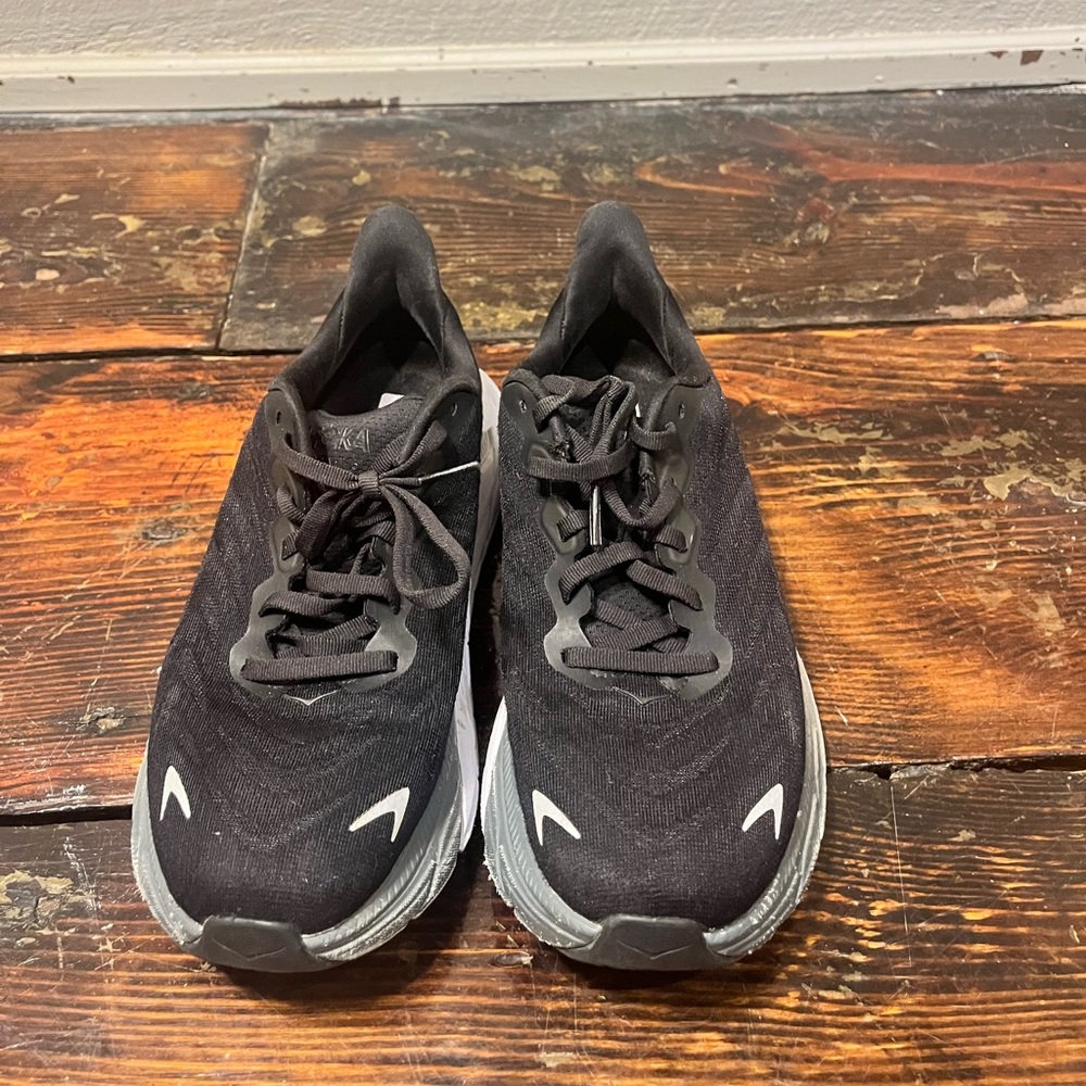 Black Hokas Hoka Arahi 6 women size 8 8B sneakers tennis shoes